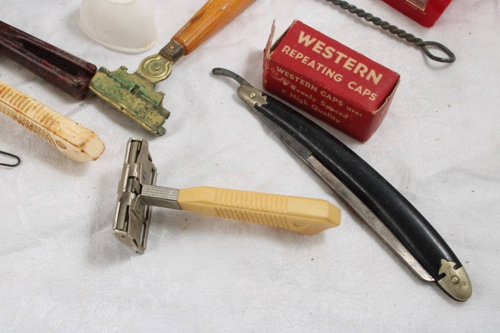 Vintage Shaving Razors, Brushes and More - 11