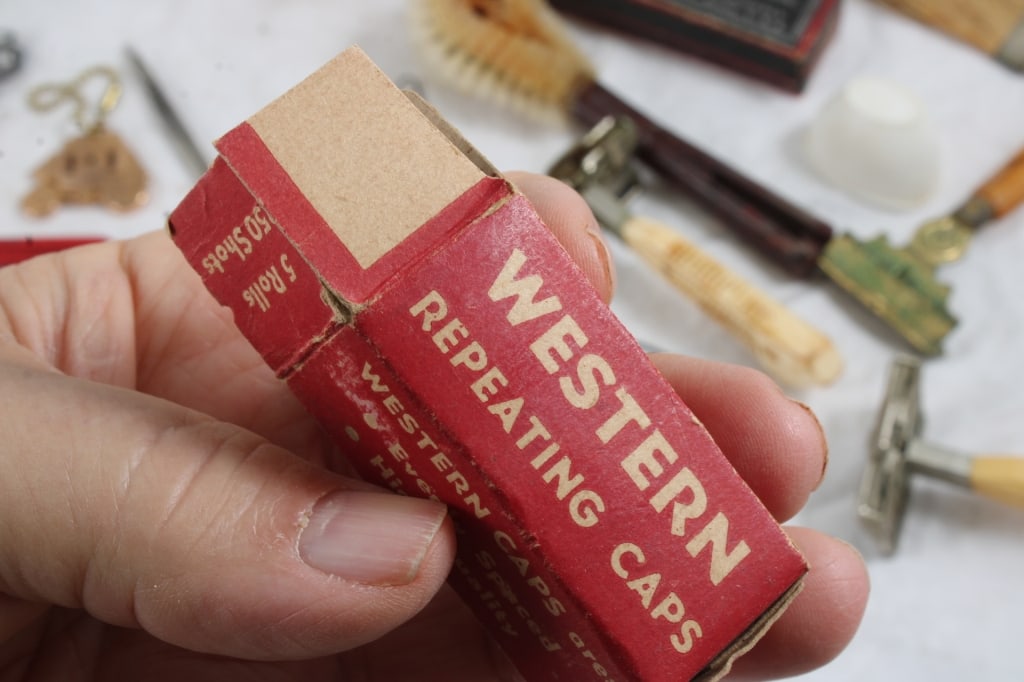 Vintage Shaving Razors, Brushes and More - 14