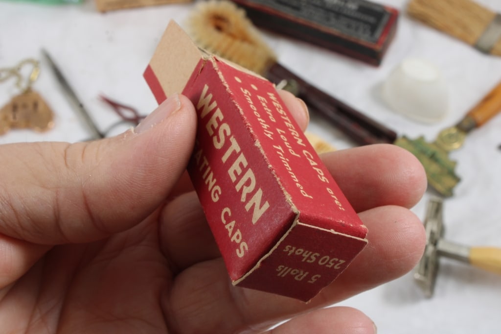 Vintage Shaving Razors, Brushes and More - 15