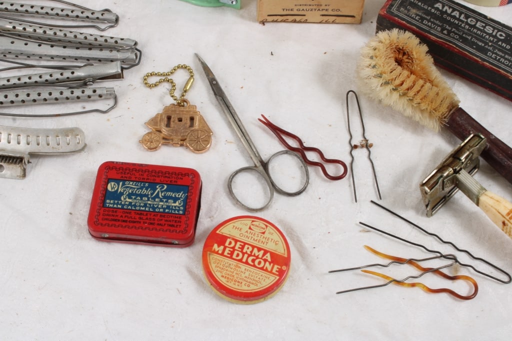 Vintage Shaving Razors, Brushes and More - 20