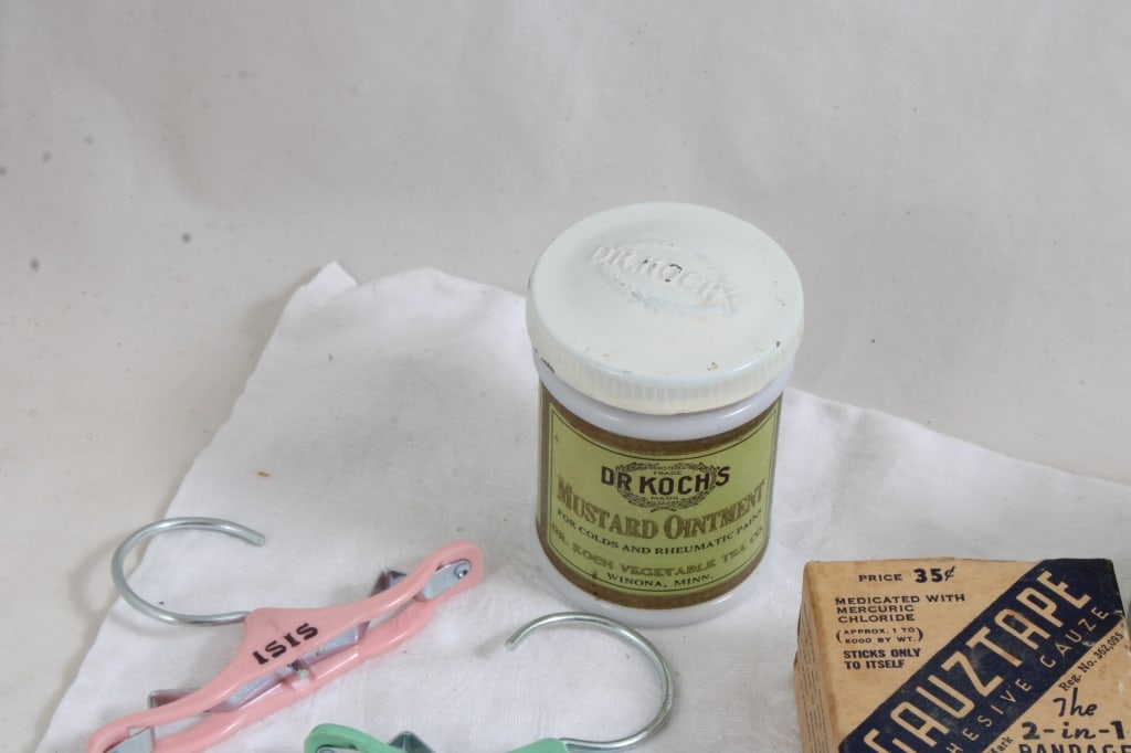 Vintage Shaving Razors, Brushes and More - 4