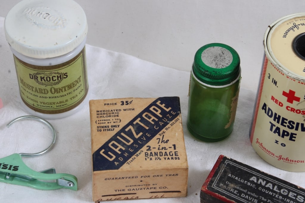 Vintage Shaving Razors, Brushes and More - 5