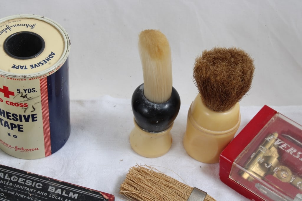 Vintage Shaving Razors, Brushes and More - 7
