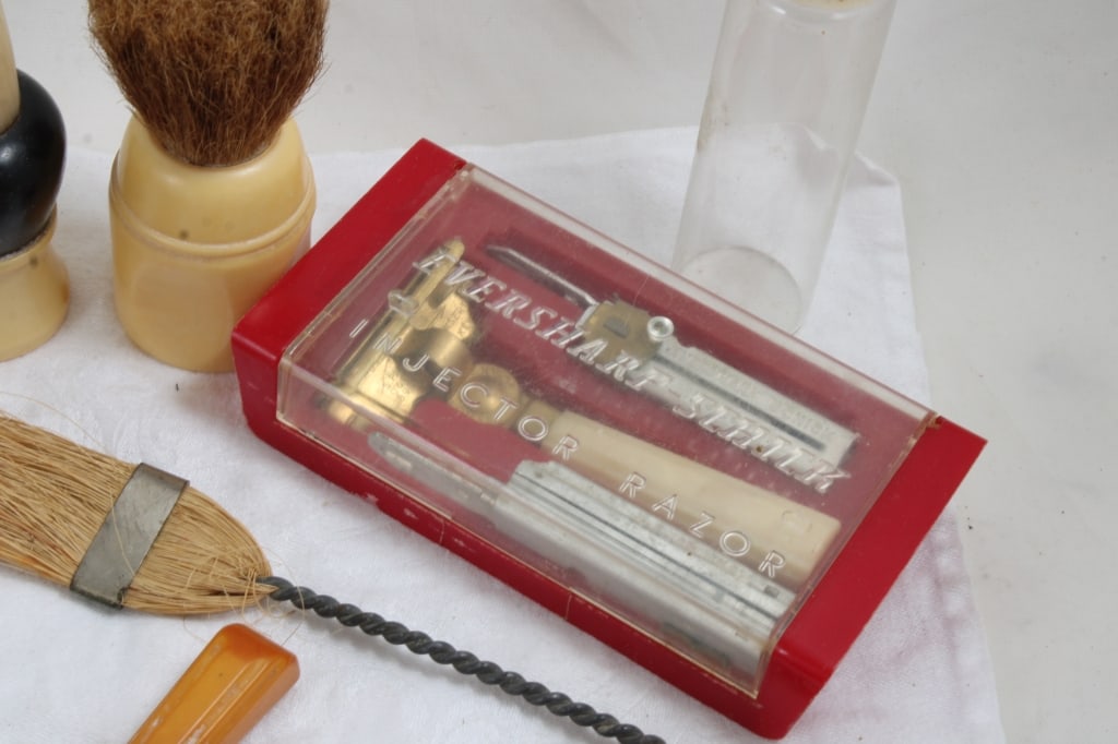 Vintage Shaving Razors, Brushes and More - 8