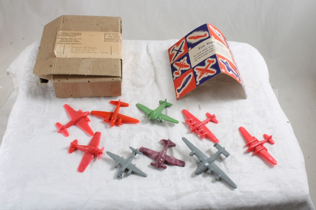 9 WW 2 Kix Cereal Promo Airplanes with Brochure: 9 WW 2 Kix Cereal Promo Airplanes with Brochure - in Original Mailer Box. Lot Size 5" x 3.5" x 1". .5 Lb. All information and photos, which are part of the description, are intended to be as accurate