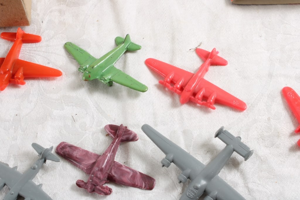 9 WW 2 Kix Cereal Promo Airplanes with Brochure - 7