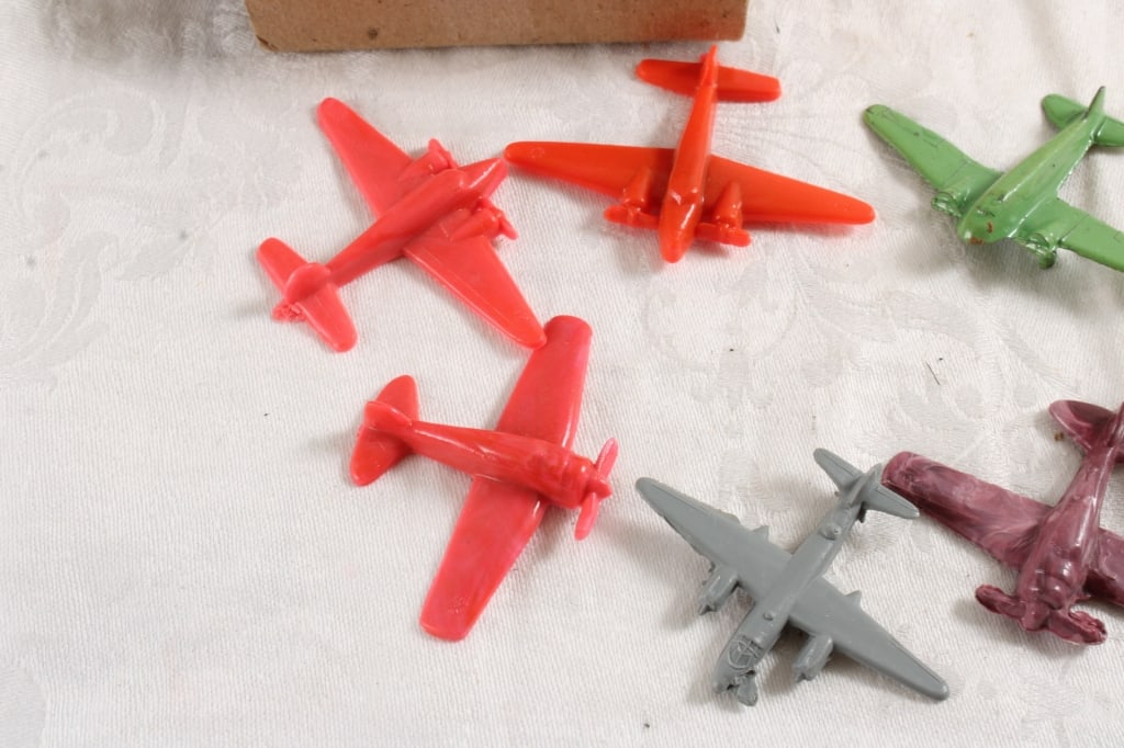 9 WW 2 Kix Cereal Promo Airplanes with Brochure - 9