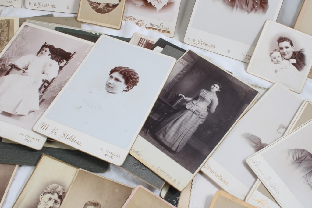 100+ B&W Photos, Postcards, CDVs, Cabinet Cards - 17