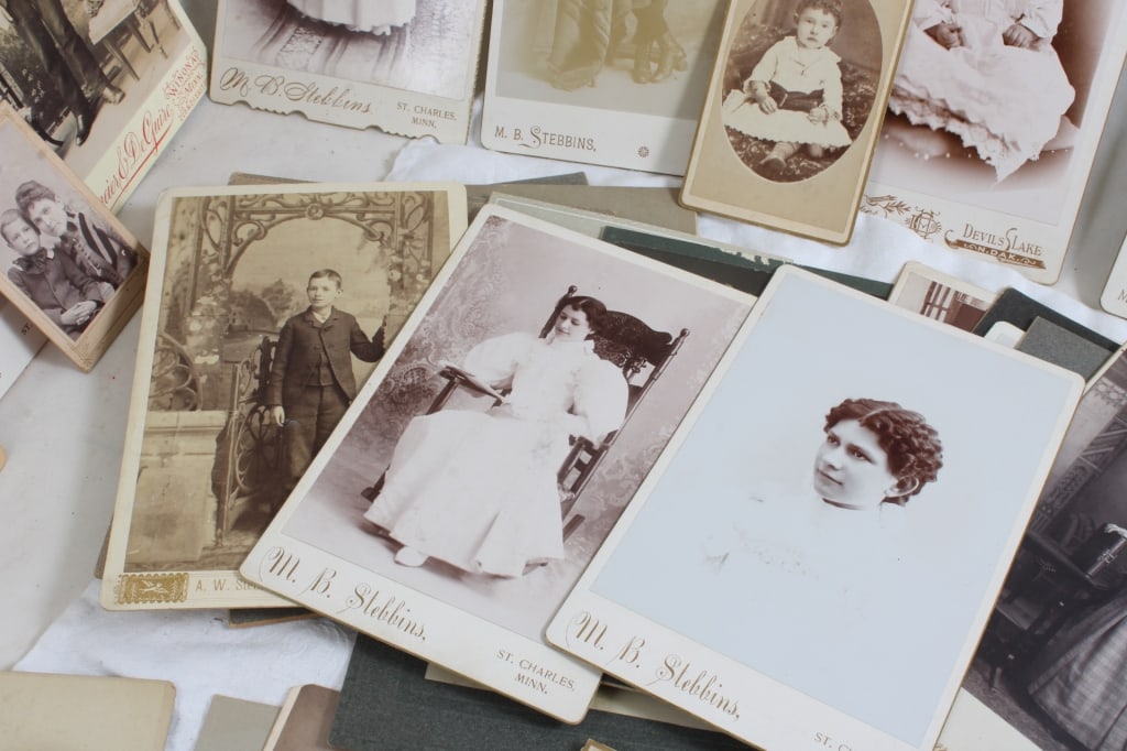 100+ B&W Photos, Postcards, CDVs, Cabinet Cards - 18