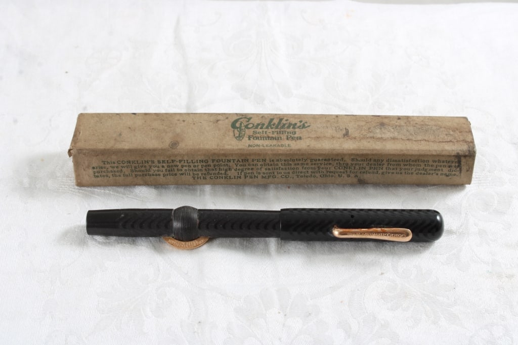 Conklin Fountain Filler Fountain Pen in Box: Conklin Fountain Filler Fountain Pen in Box - Patent Date May 1918. Lot Size 6.5" x 1" x 1". .5 Lb. All information and photos, which are part of the description, are intended to be as accurate as