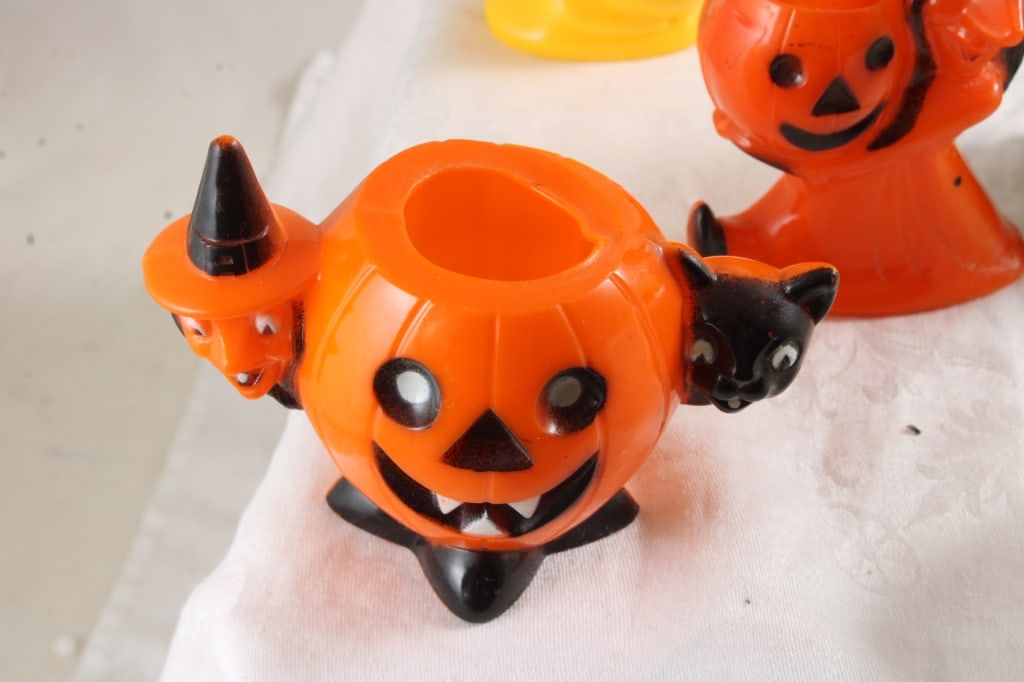 9 Rosbro Plastic Halloween & Easter Candy Holders - 2