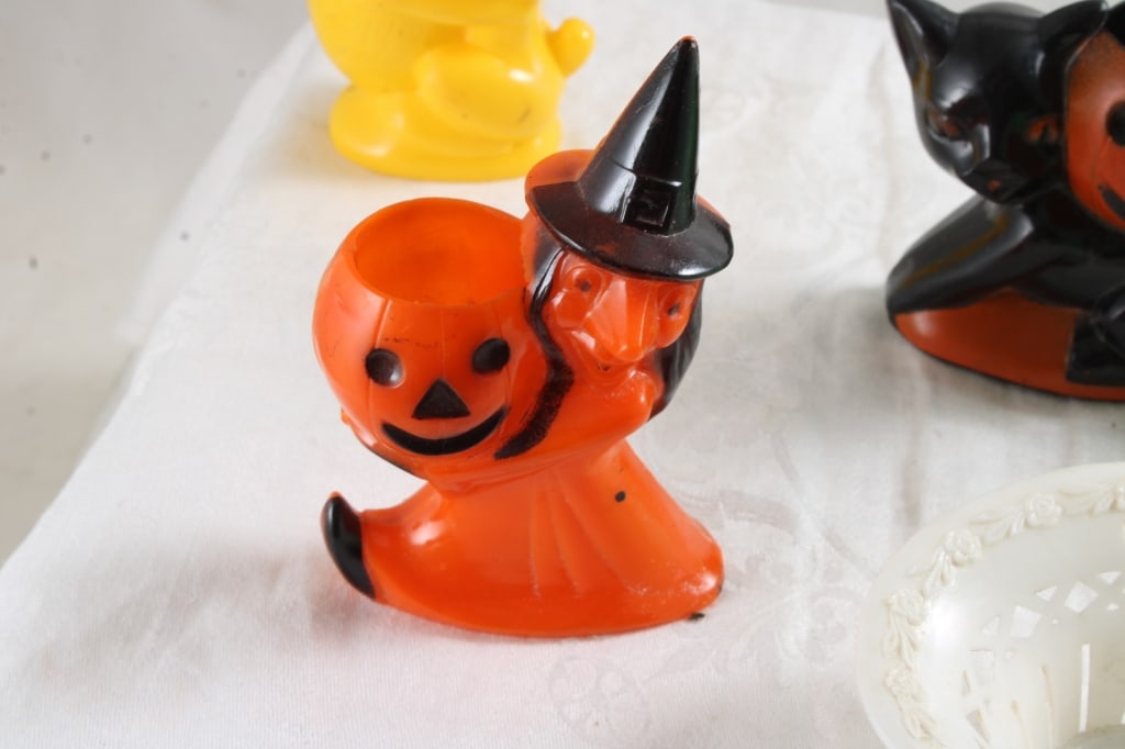 9 Rosbro Plastic Halloween & Easter Candy Holders - 5