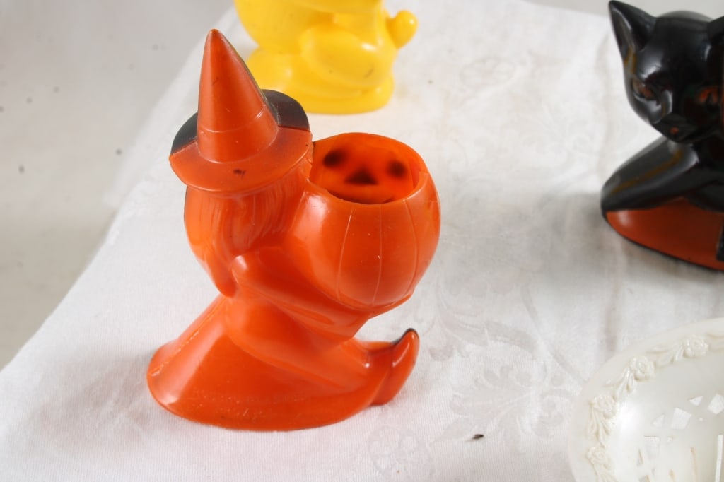 9 Rosbro Plastic Halloween & Easter Candy Holders - 6