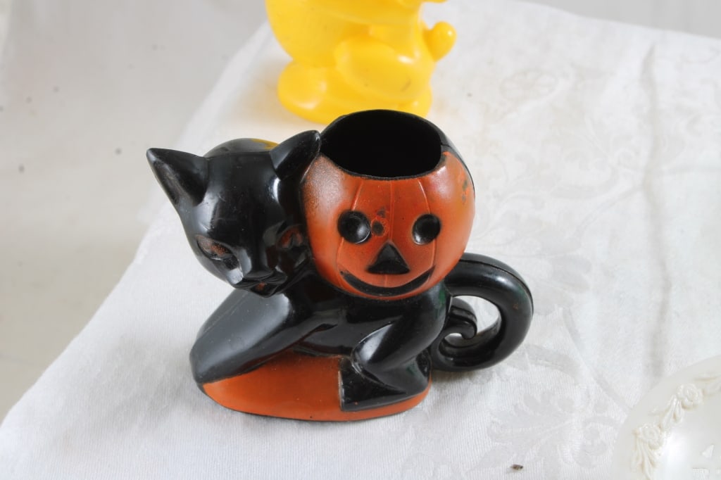9 Rosbro Plastic Halloween & Easter Candy Holders - 8