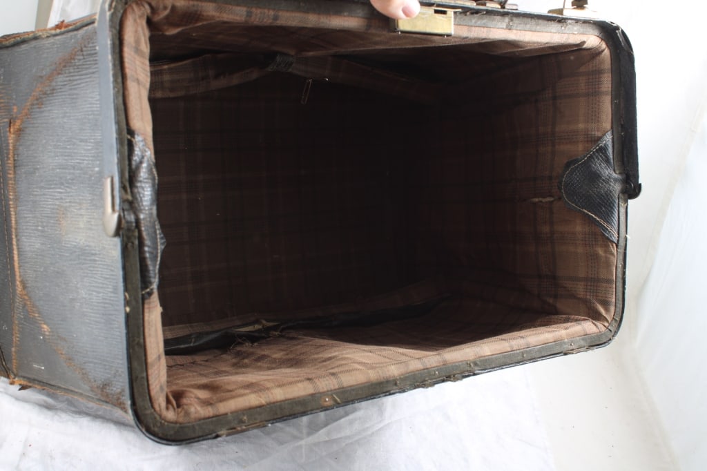 Antique Doctor's Leather Medical Bag - 7