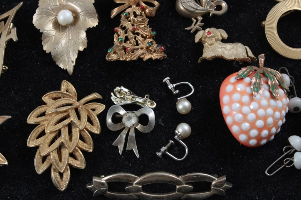 Costume Jewelry - 10