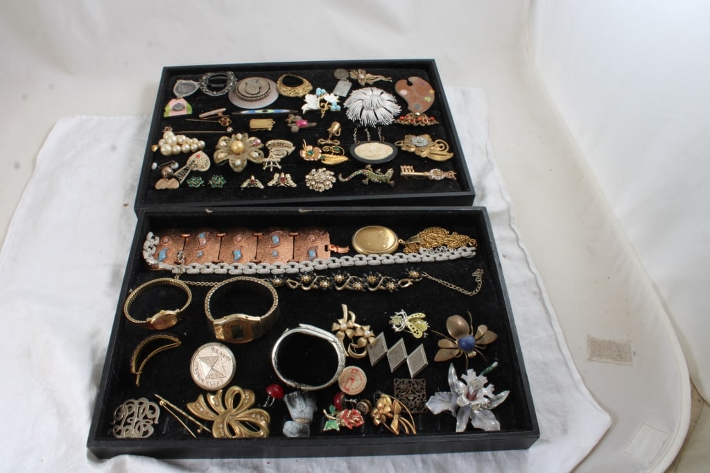 Costume Jewelry (1 of 16)