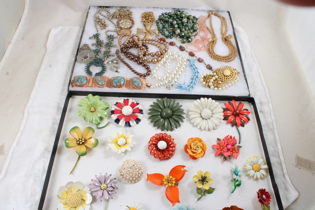 Costume Jewelry (1 of 17)