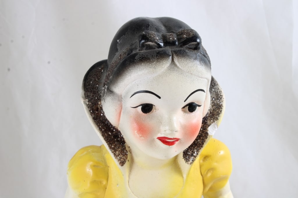 Chalkware Snow White and Pirate Ship, Easter Eggs - 12