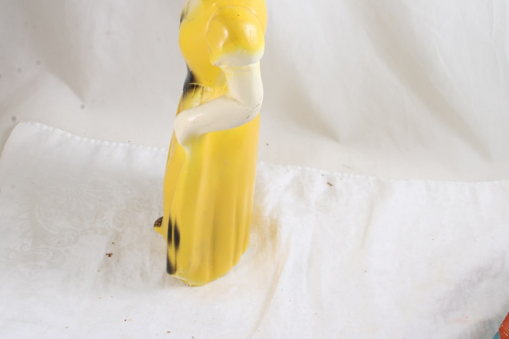 Chalkware Snow White and Pirate Ship, Easter Eggs - 16
