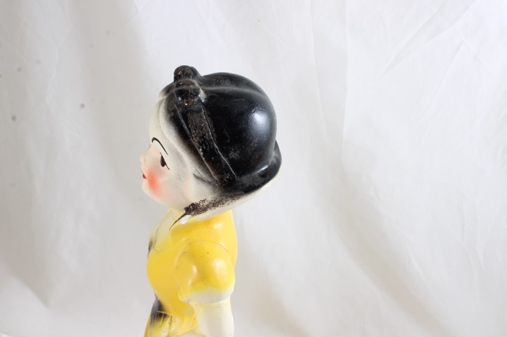 Chalkware Snow White and Pirate Ship, Easter Eggs - 17