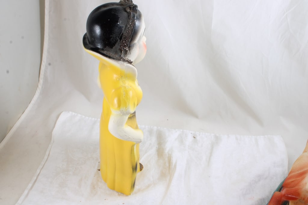 Chalkware Snow White and Pirate Ship, Easter Eggs - 19