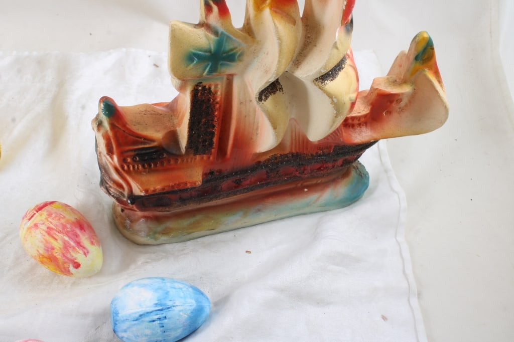 Chalkware Snow White and Pirate Ship, Easter Eggs - 6