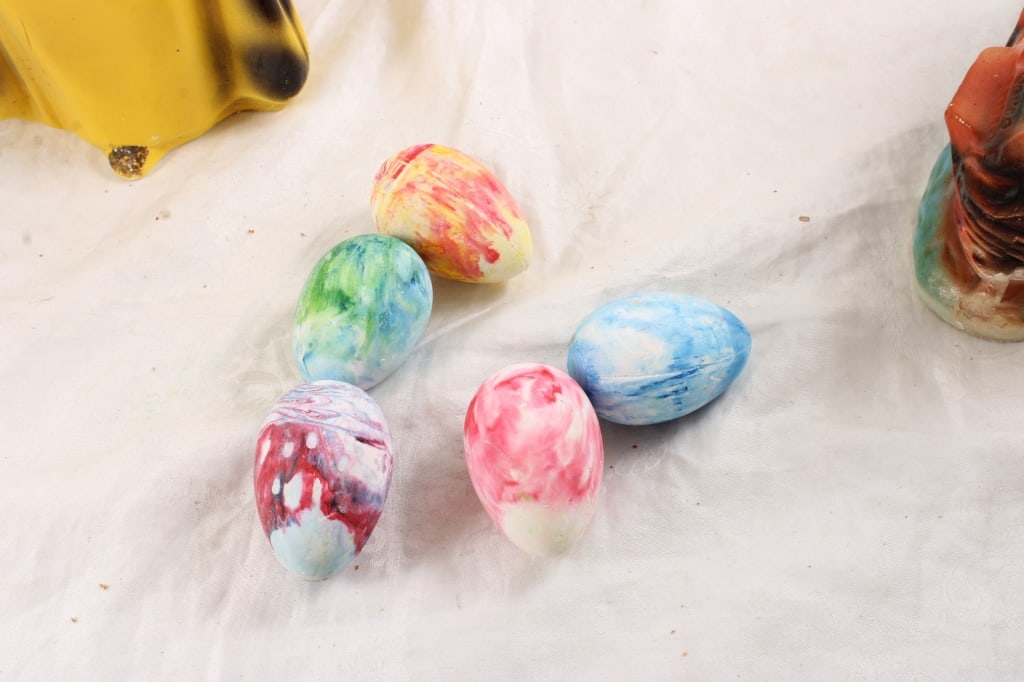 Chalkware Snow White and Pirate Ship, Easter Eggs - 9