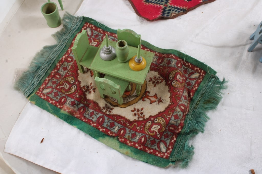 Wood Dollhouse Furniture, Tobacco Cloth Rugs - 5