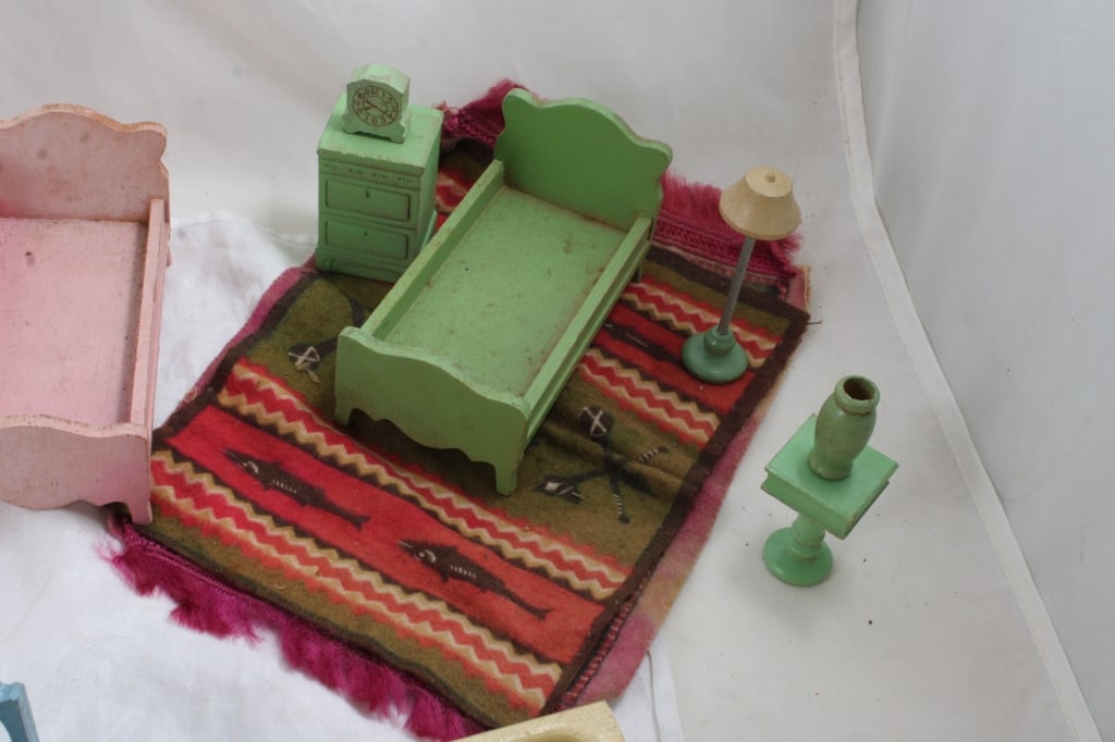 Wood Dollhouse Furniture, Tobacco Cloth Rugs - 7