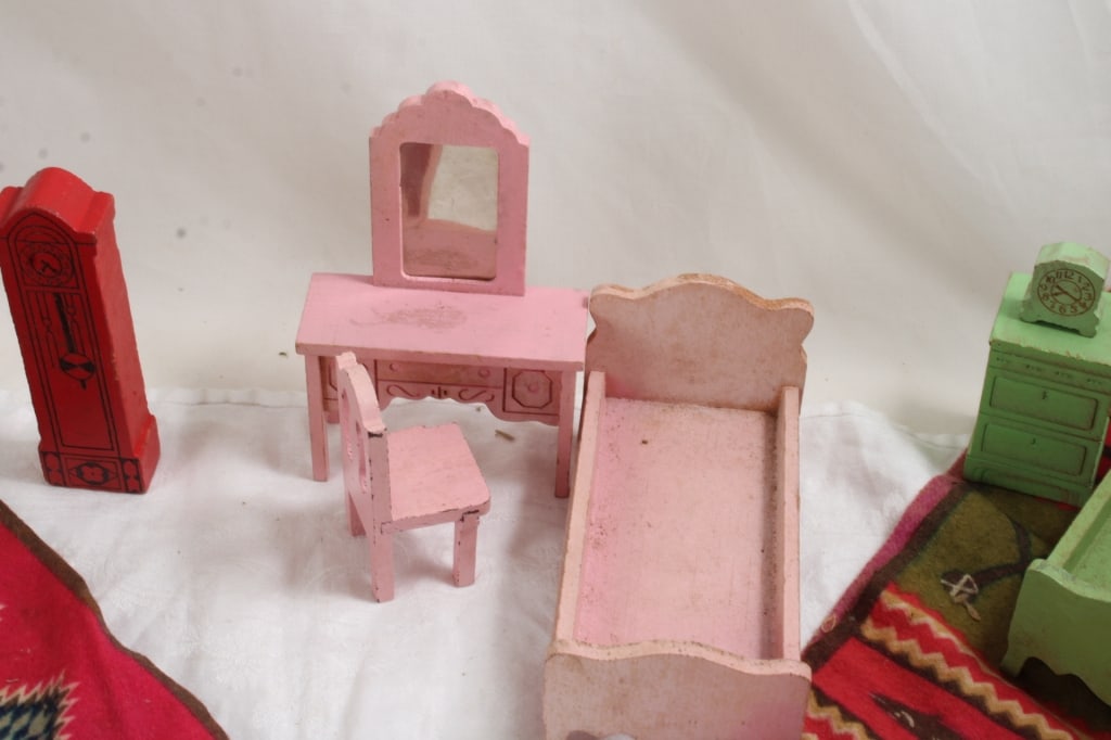 Wood Dollhouse Furniture, Tobacco Cloth Rugs - 8