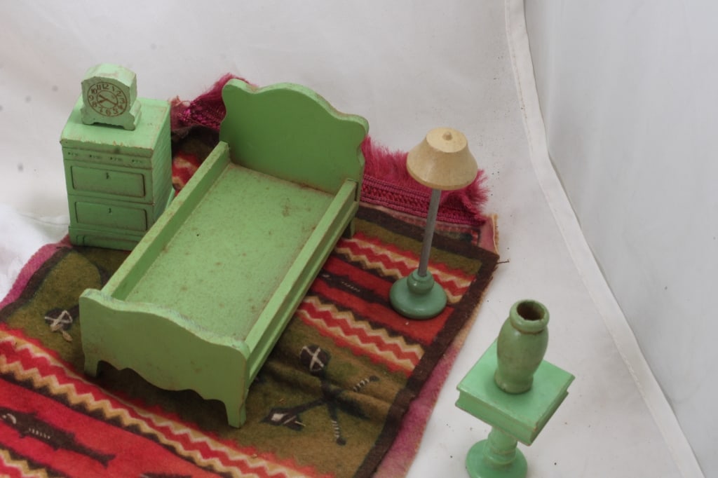 Wood Dollhouse Furniture, Tobacco Cloth Rugs - 9