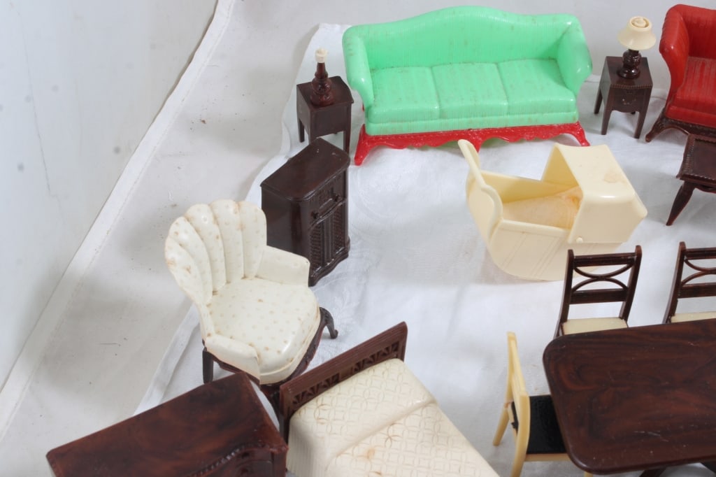 Renwal Dollhouse Furniture with 2 Babies - 5