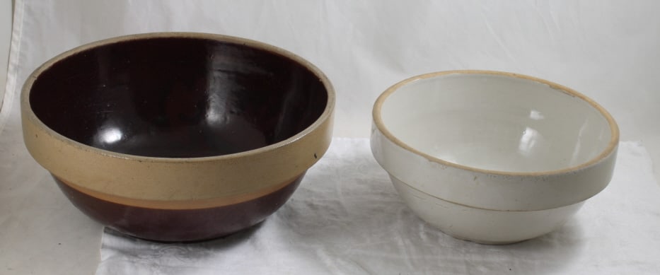 2 Stoneware Mixing Bowls (1 of 15)