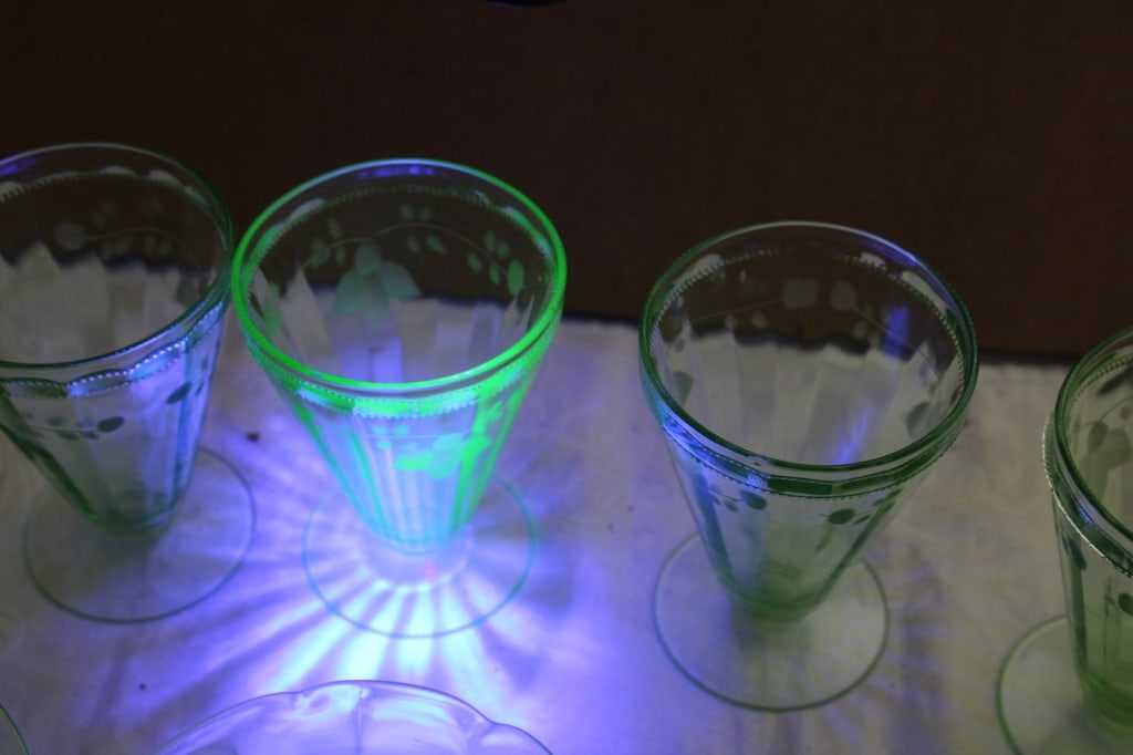 10 Uranium Glass Sherbets - 16