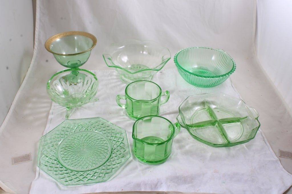 Uranium Glass Sugar Creamer Bowls Plates (1 of 20)
