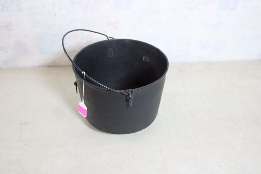 Antique Cast Iron 3 Leg Cowboy Kettle - 2