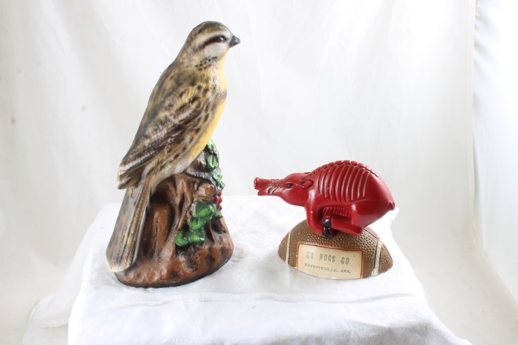 Meadowlark Garden Statue, Arkansas Mascot Figurine (1 of 17)