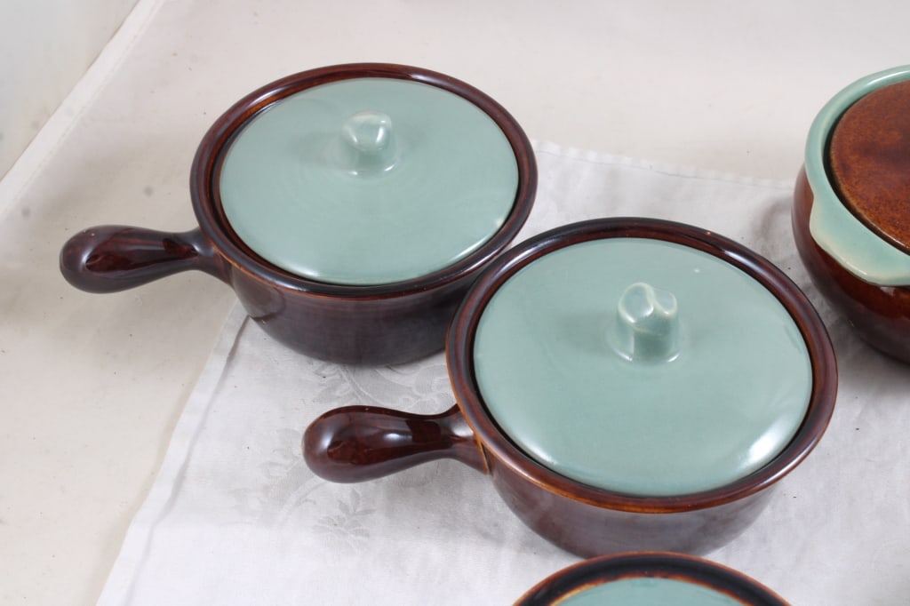 Red Wing Village Green Dinnerware - 6