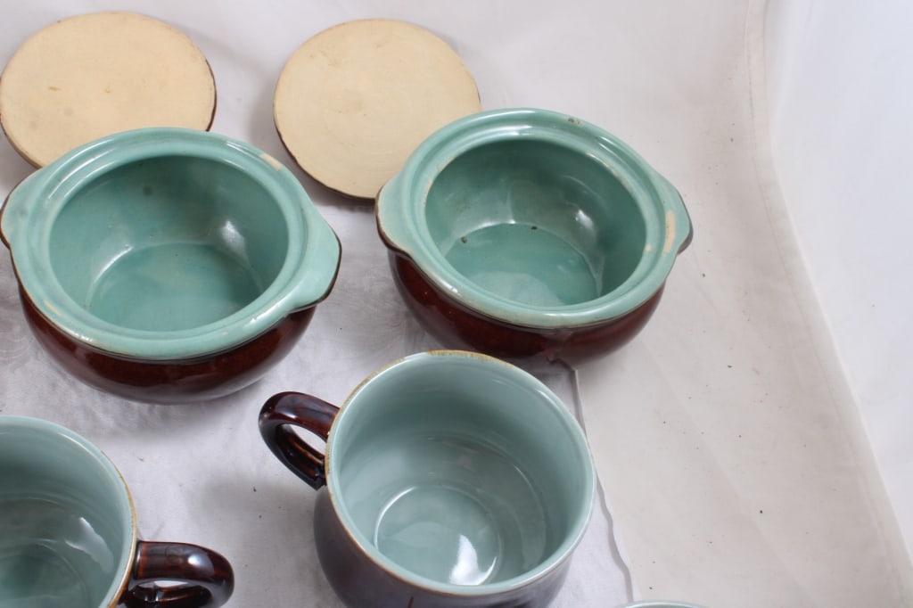 Red Wing Village Green Dinnerware - 8
