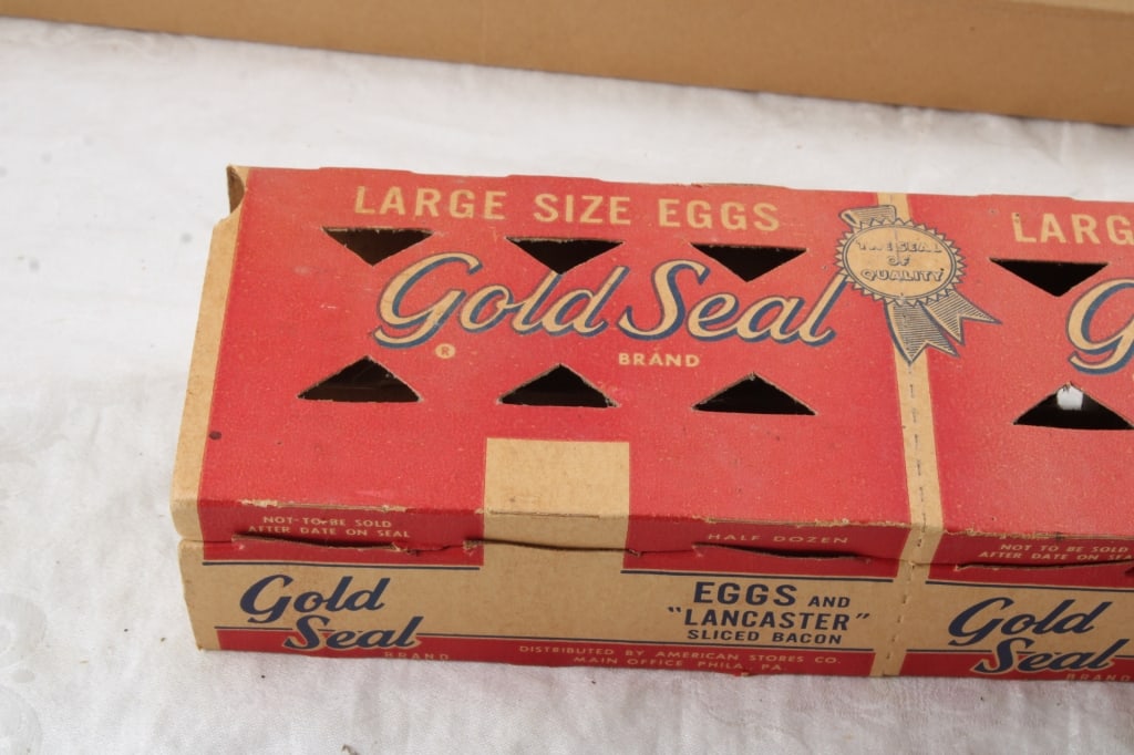 Postville Elevator Chicken Feeder & Egg Carton - 2