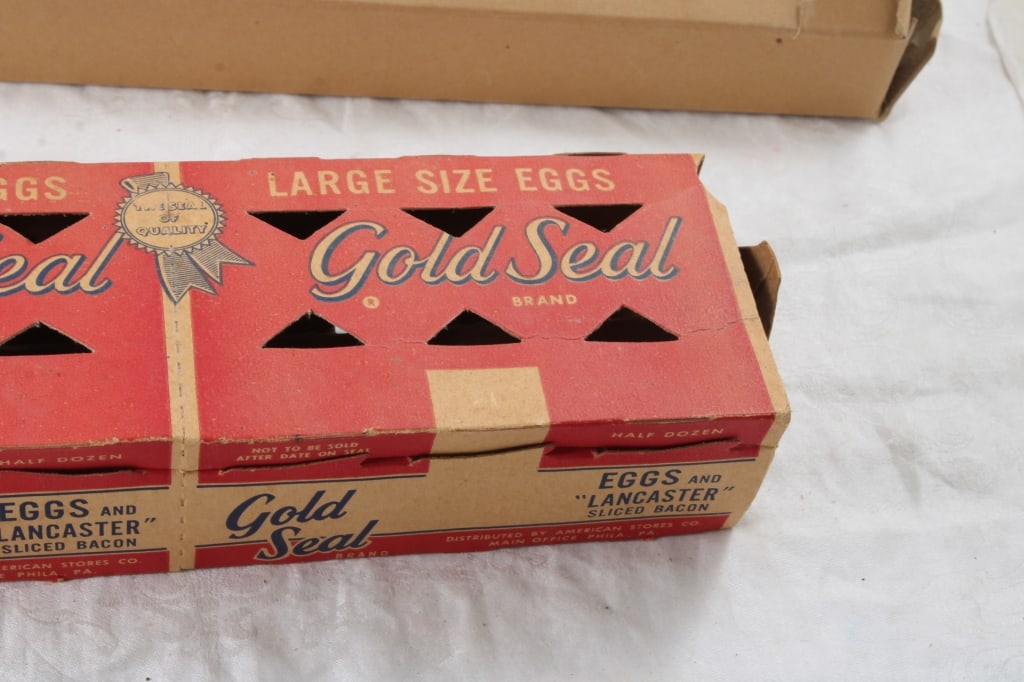 Postville Elevator Chicken Feeder & Egg Carton - 3