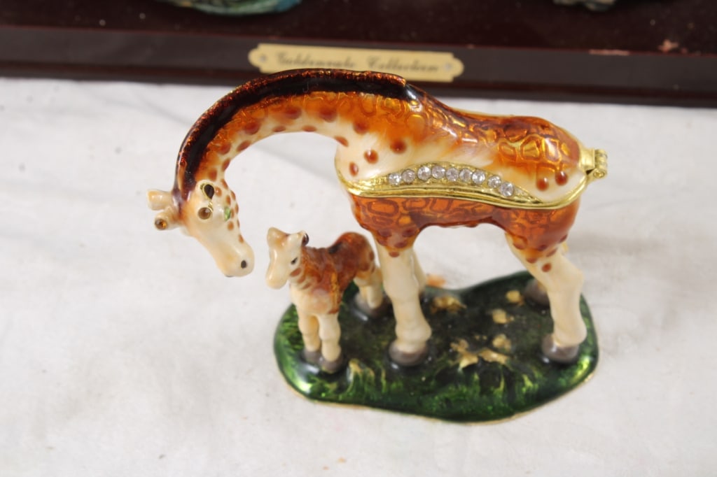 4 Porcelain & Wooden Giraffe Figures - 2