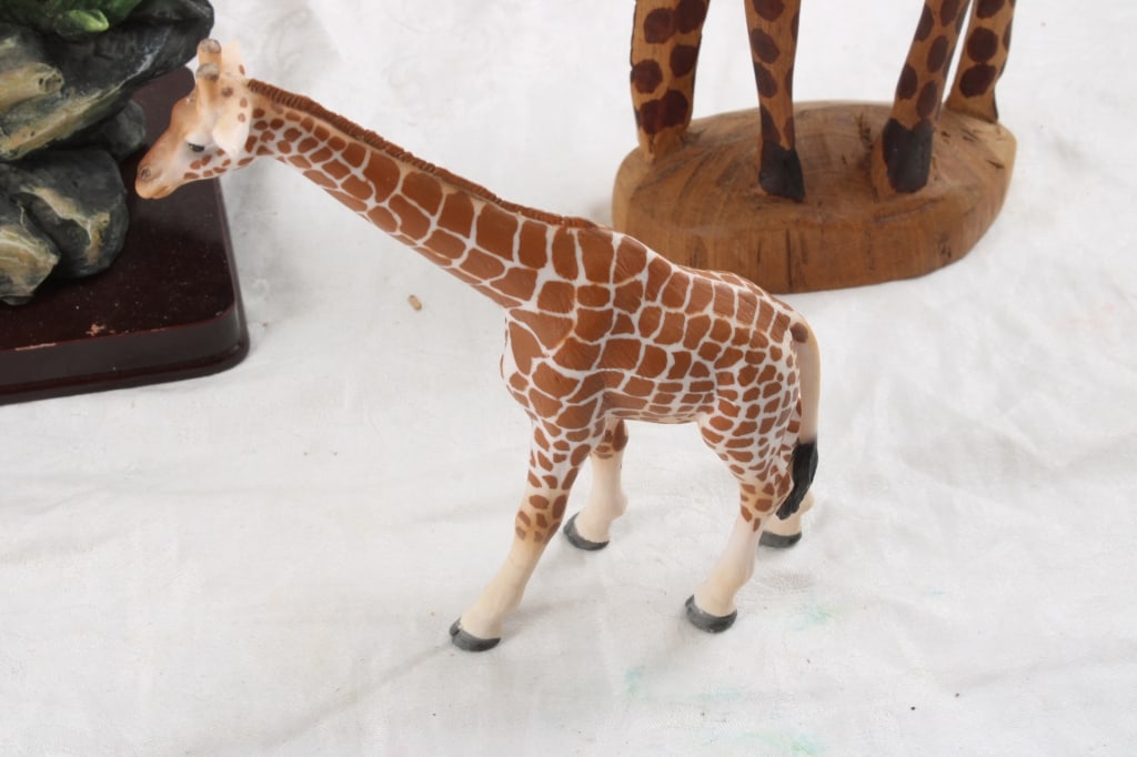4 Porcelain & Wooden Giraffe Figures - 7