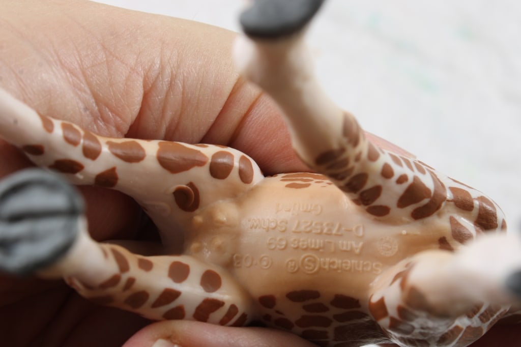 4 Porcelain & Wooden Giraffe Figures - 9