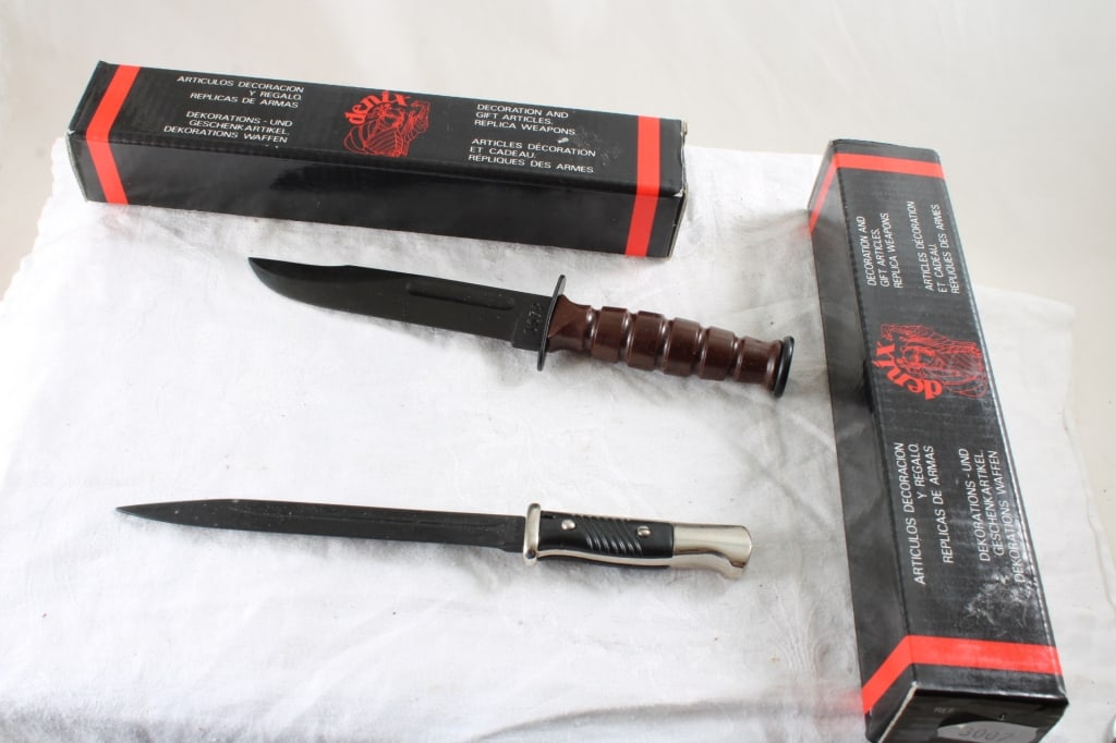 2 Replica Denix Knives KaBar & German Bayonet (1 of 20)