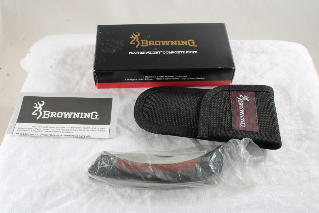 Browning Big Game 3 Blade Knife with Sheath: Browning Big Game 3 Blade Knife with Sheath - Model #808. Lot Size 6" x 3" x 2". .5 Lb. All information and photos, which are part of the description, are intended to be as accurate as possible, but e