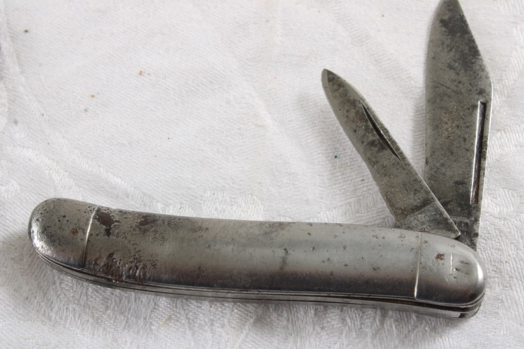 2 Folding Knives Camillus & Hammer Brand - 2