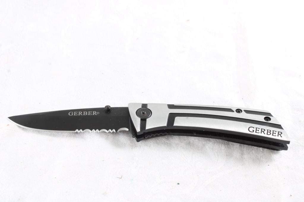 Gerber Folding Lock Blade Knife: Gerber Folding Lock Blade Knife - Lot Size 4" x 2" x 1". .5 Lb. All information and photos, which are part of the description, are intended to be as accurate as possible, but errors are possible. No
