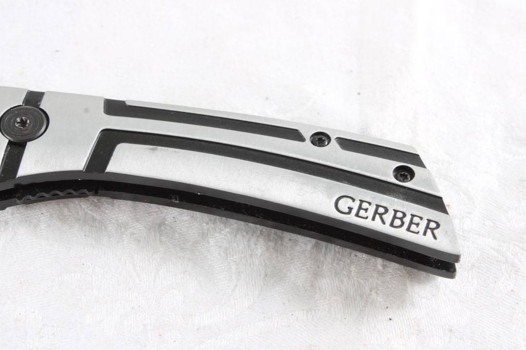 Gerber Folding Lock Blade Knife - 2